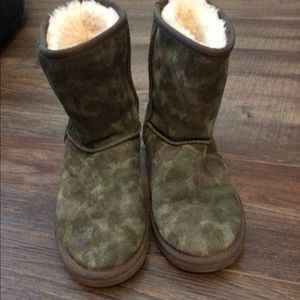 Camo Uggs, youth size 4